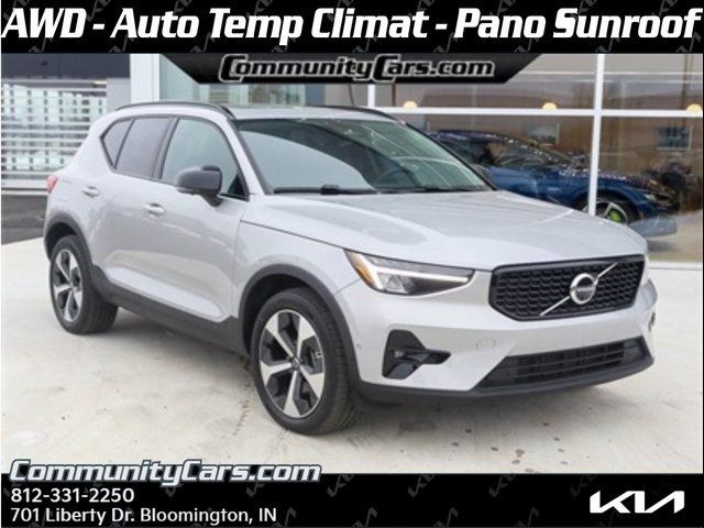 2024 Volvo XC40 Plus Dark Theme