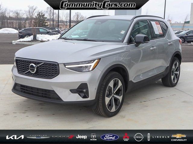 2024 Volvo XC40 Plus Dark Theme