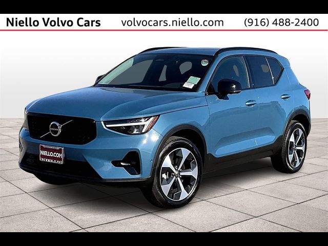 2024 Volvo XC40 Plus Dark Theme