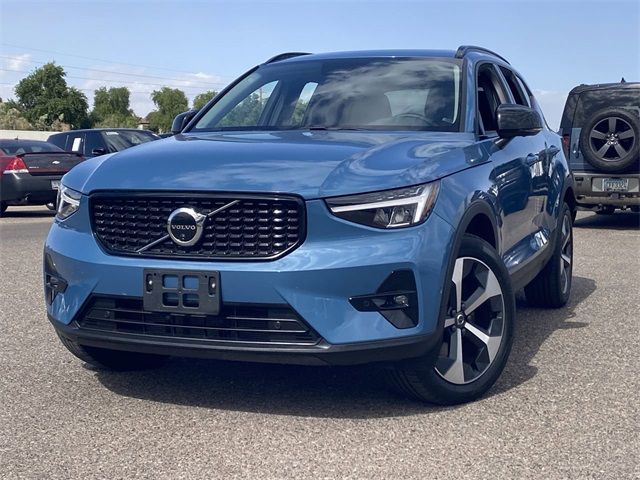 2024 Volvo XC40 Plus Dark Theme