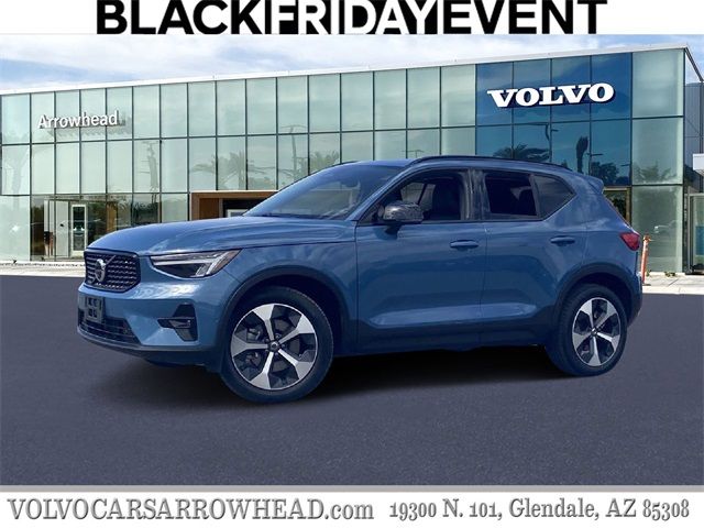 2024 Volvo XC40 Plus Dark Theme