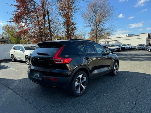 2024 Volvo XC40 Plus Dark Theme