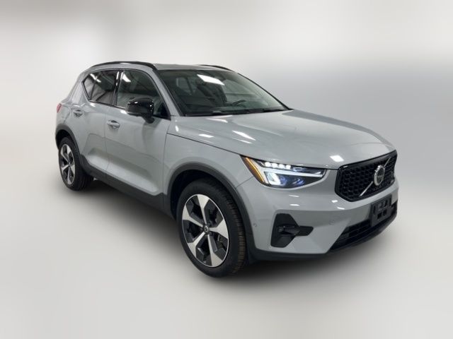 2024 Volvo XC40 Plus Dark Theme