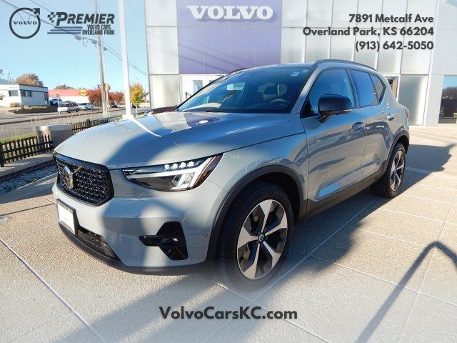 2024 Volvo XC40 Plus Dark Theme