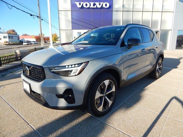 2024 Volvo XC40 Plus Dark Theme