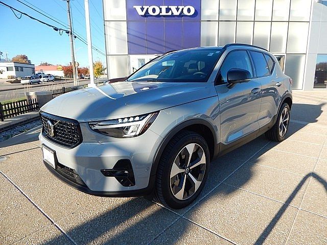 2024 Volvo XC40 Plus Dark Theme