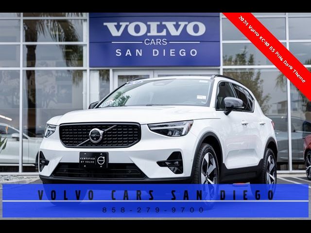 2024 Volvo XC40 Plus Dark Theme