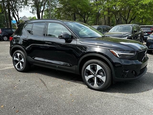 2024 Volvo XC40 Plus Dark Theme