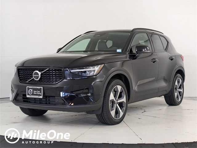 2024 Volvo XC40 Plus Dark Theme