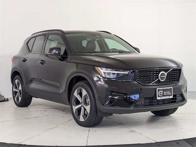 2024 Volvo XC40 Plus Dark Theme