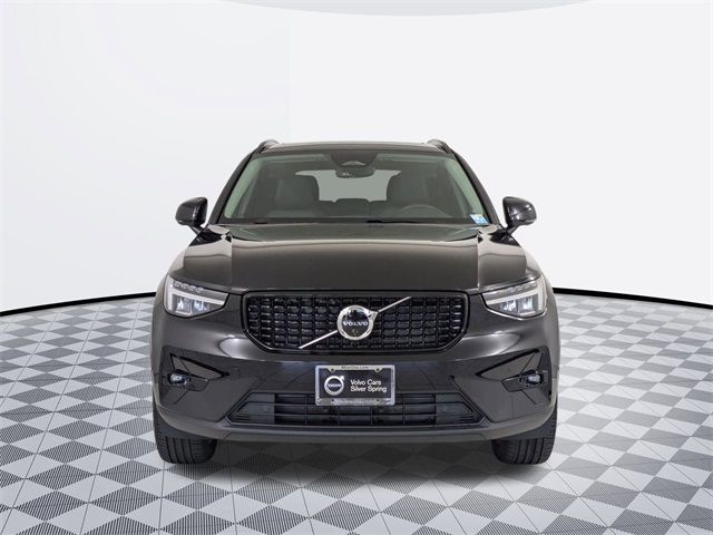 2024 Volvo XC40 Plus Dark Theme