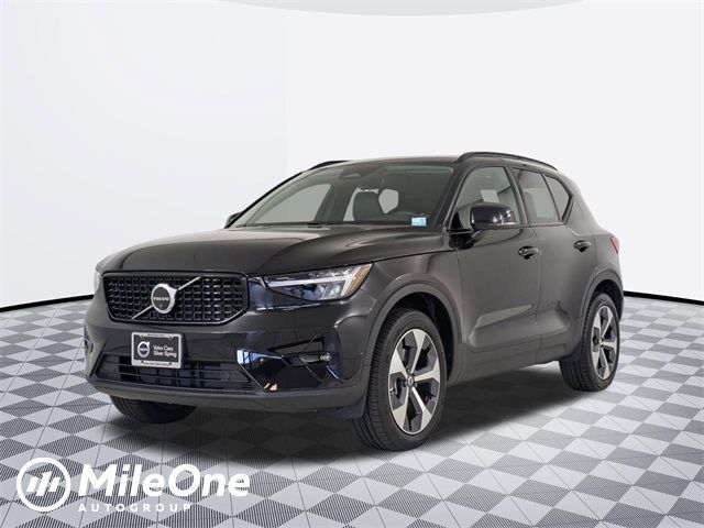 2024 Volvo XC40 Plus Dark Theme