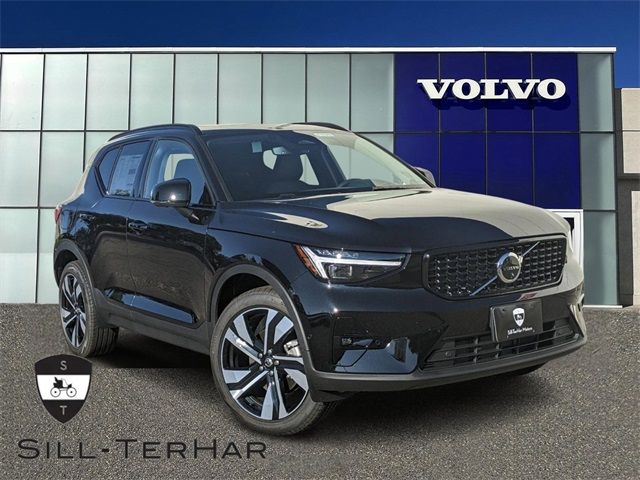 2024 Volvo XC40 Plus Dark Theme