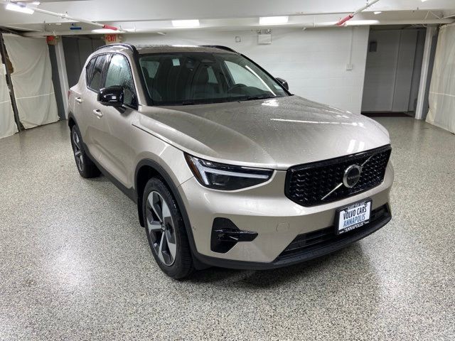 2024 Volvo XC40 Plus Dark Theme