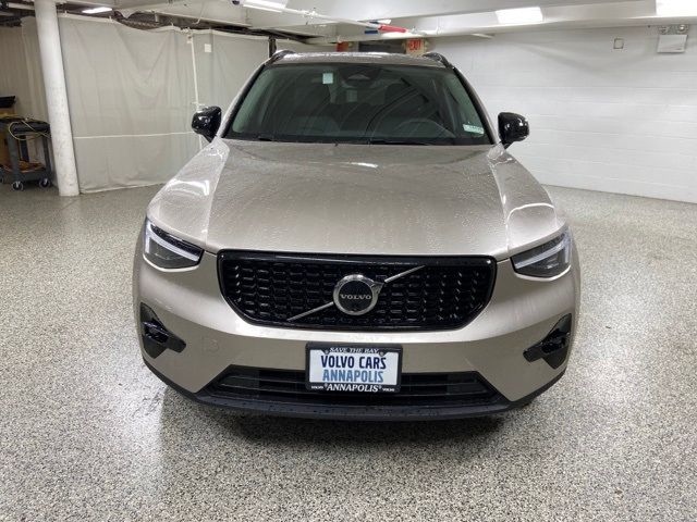 2024 Volvo XC40 Plus Dark Theme