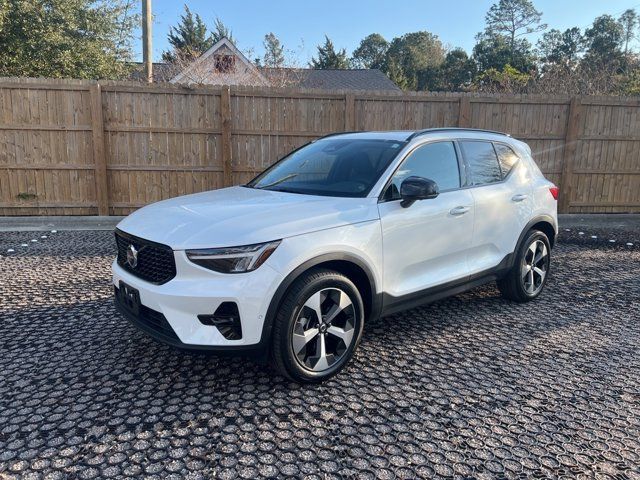 2024 Volvo XC40 Plus Dark Theme