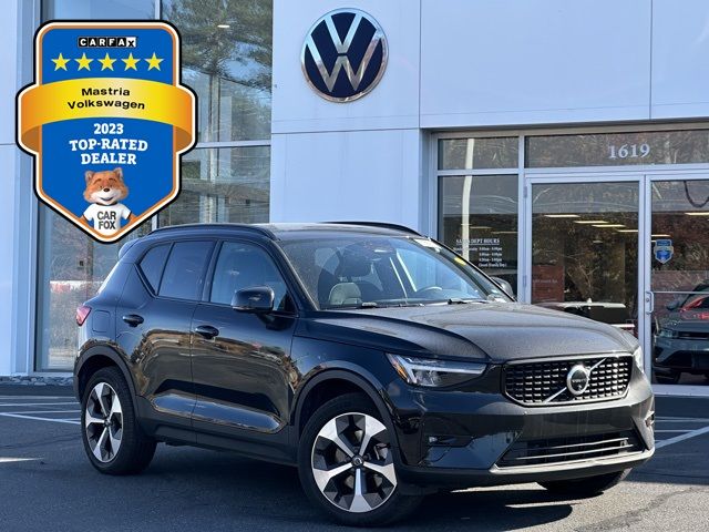 2024 Volvo XC40 Plus Dark Theme