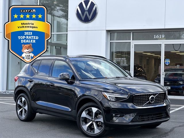 2024 Volvo XC40 Plus Dark Theme