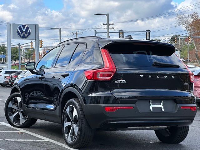 2024 Volvo XC40 Plus Dark Theme