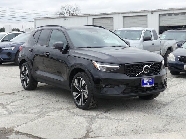 2024 Volvo XC40 Plus Dark Theme