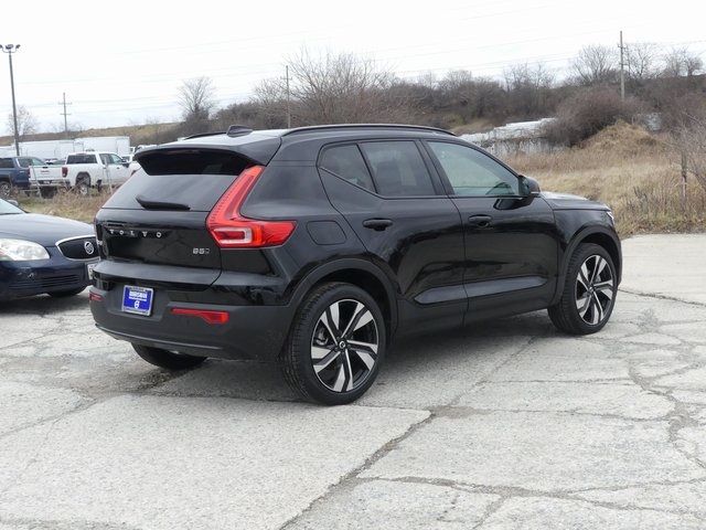 2024 Volvo XC40 Plus Dark Theme