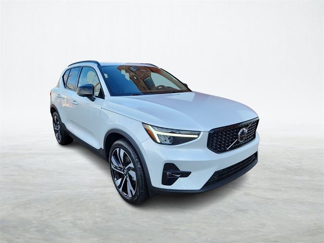 2024 Volvo XC40 Plus Dark Theme