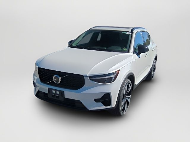 2024 Volvo XC40 Plus Dark Theme