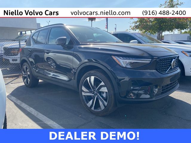 2024 Volvo XC40 Plus Dark Theme