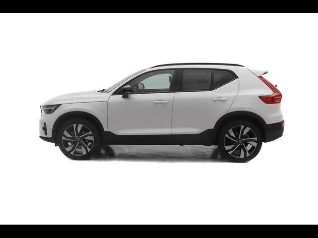 2024 Volvo XC40 Plus Dark Theme