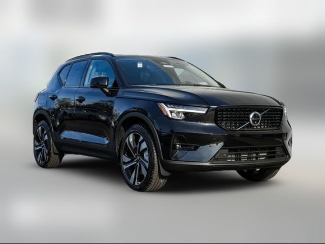 2024 Volvo XC40 Plus Dark Theme