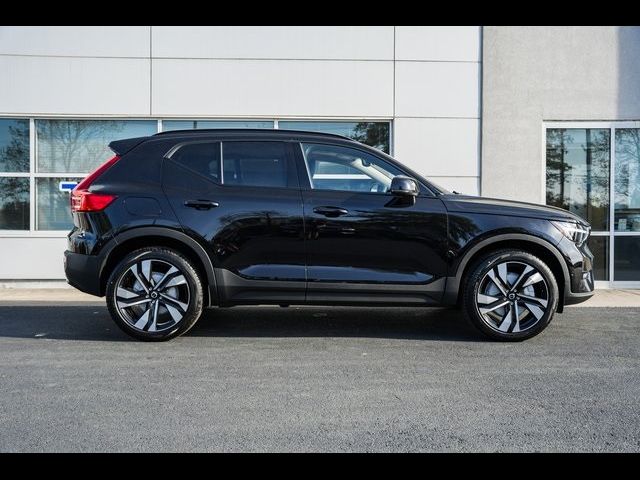 2024 Volvo XC40 Plus Dark Theme