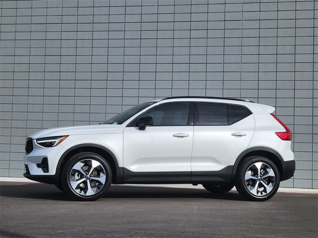 2024 Volvo XC40 Plus Dark Theme