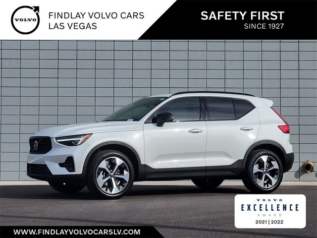 2024 Volvo XC40 Plus Dark Theme