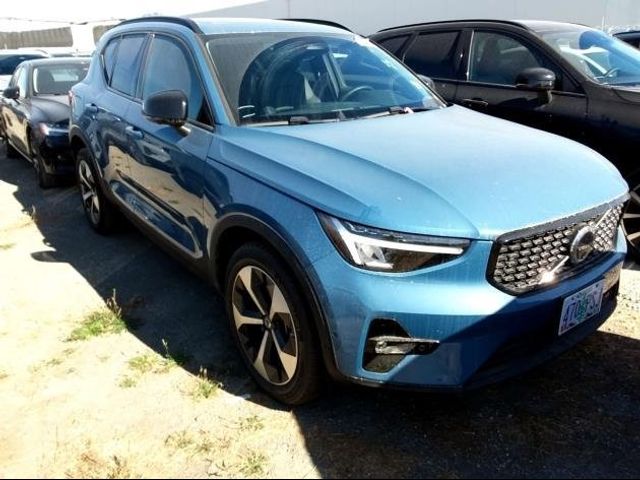 2024 Volvo XC40 Plus Dark Theme