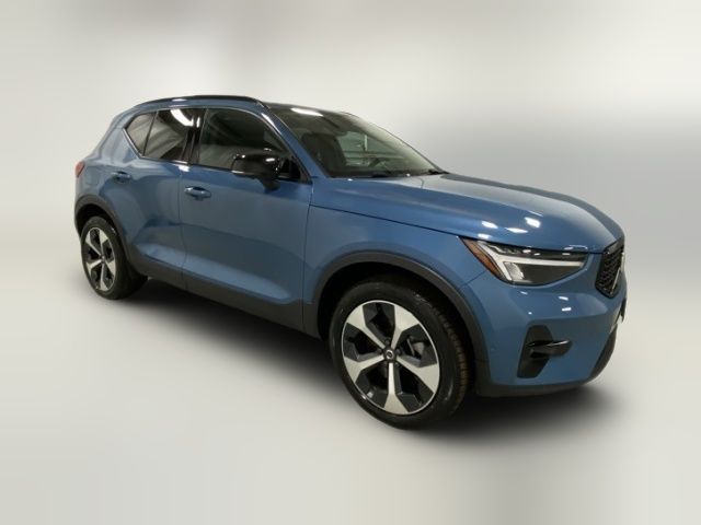 2024 Volvo XC40 Plus Dark Theme