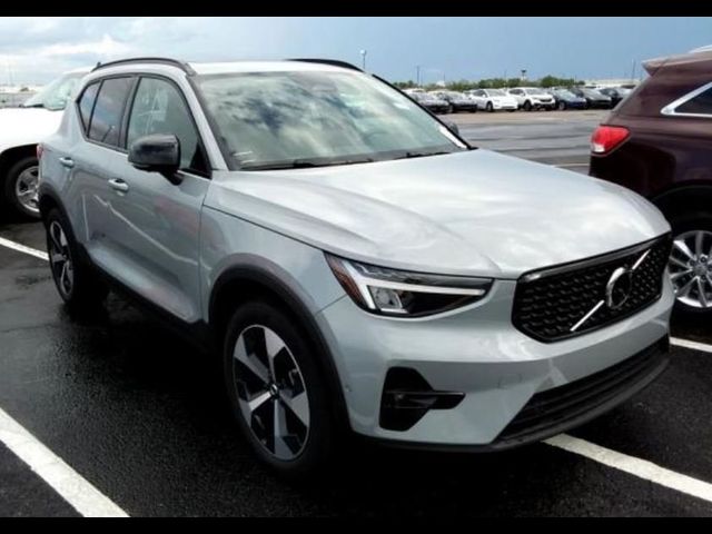 2024 Volvo XC40 Plus Dark Theme