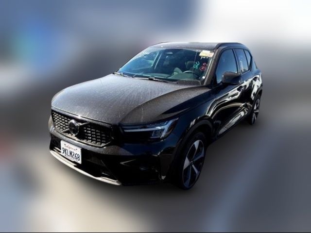 2024 Volvo XC40 Plus Dark Theme