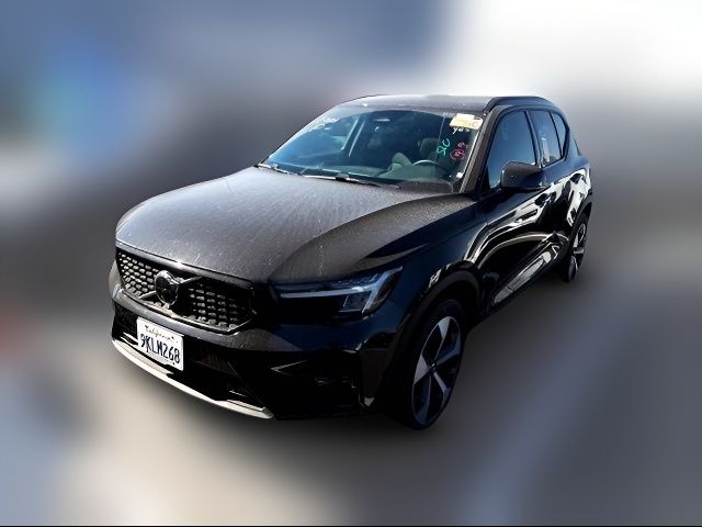 2024 Volvo XC40 Plus Dark Theme