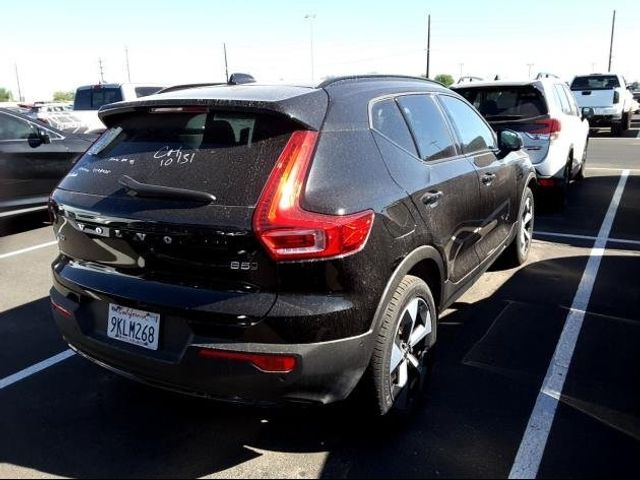 2024 Volvo XC40 Plus Dark Theme