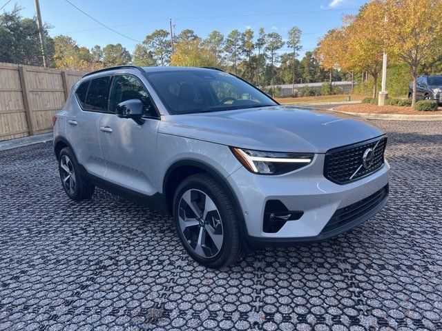 2024 Volvo XC40 Plus Dark Theme