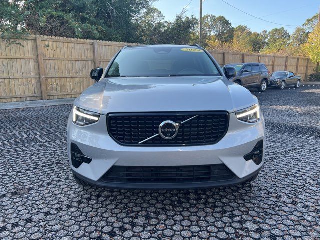 2024 Volvo XC40 Plus Dark Theme