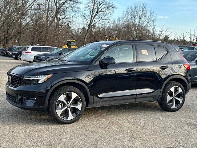 2024 Volvo XC40 Plus Dark Theme