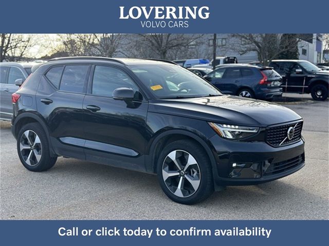 2024 Volvo XC40 Plus Dark Theme