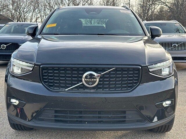 2024 Volvo XC40 Plus Dark Theme