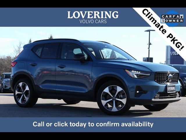 2024 Volvo XC40 Plus Dark Theme