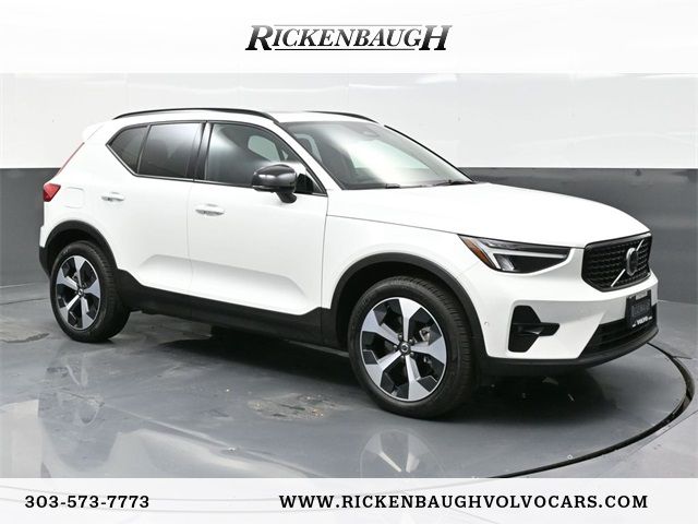 2024 Volvo XC40 Plus Dark Theme