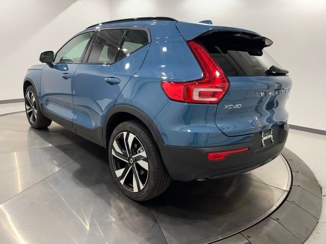 2024 Volvo XC40 Plus Dark Theme