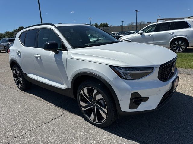 2024 Volvo XC40 Plus Dark Theme