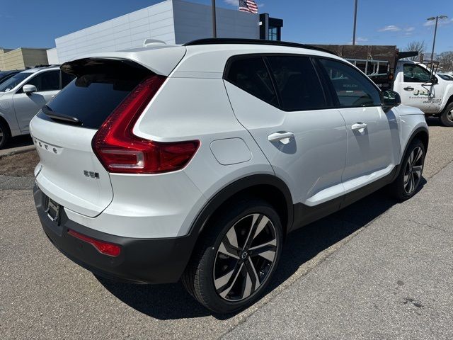 2024 Volvo XC40 Plus Dark Theme