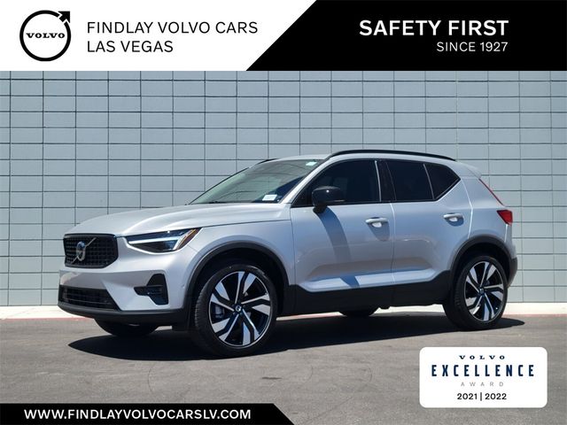 2024 Volvo XC40 Plus Dark Theme